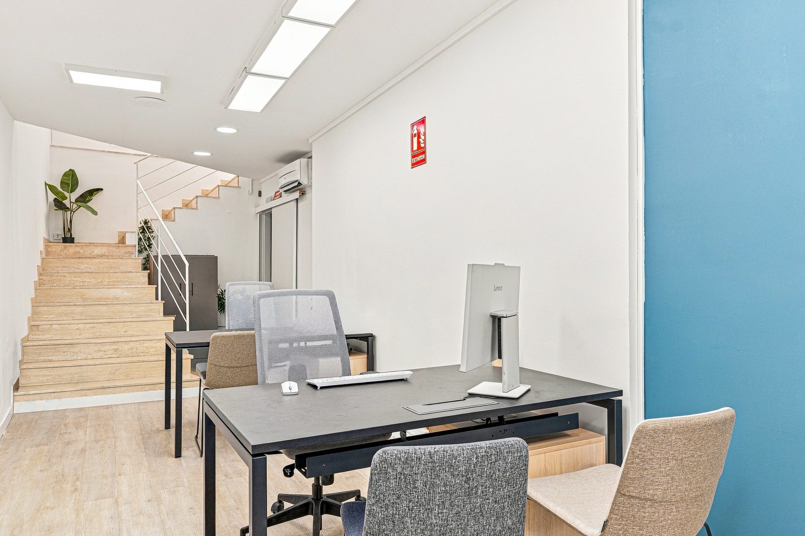 Puesto de trabajo de la oficina de Falcon Group en Reus